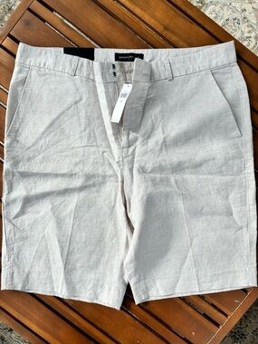 Banana Republic Light Beige Women's Bermuda Shorts